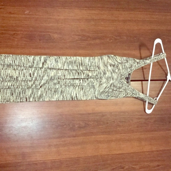 Pretty long maxi dress with neutral colors - Picture 1 of 2